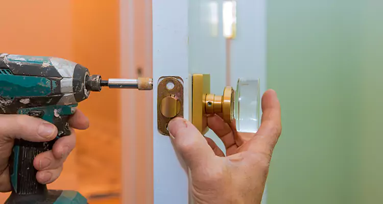 Broken Door Knob Fix in Lutz, FL